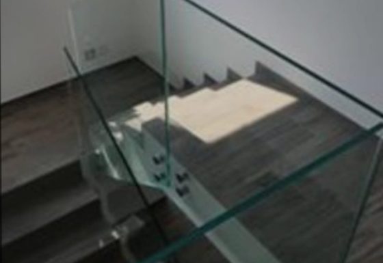Garde-corps vitrée
