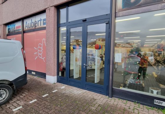 Pose de porte de magasin