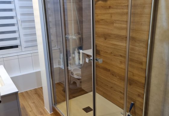 Remplacement d’une baignoire pour une duche La Chaux de Fonds